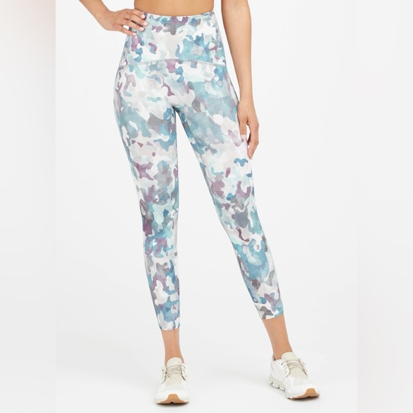 NWT SPANX Active Printed 7/8 Colorful Camo Print
Leggings SIZE XL - Picture 2 of 9